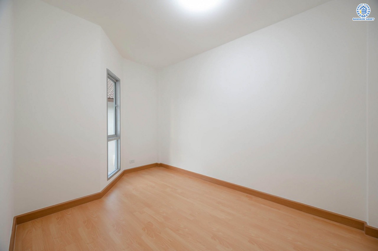 บ้านมือสองตกแต่งใหม่ โครงการ ศุภาลัยวิลล์ วงศ์สว่าง พร้อมอยู่ เนื้อที่ 24.2 ตร.ว. ฟังก์ชัน 3 ห้องนอน 3 ห้องน้ำ จอดรถได้ 2 คัน บนสุดยอดทำเล เชื่อมต่อได้หลายเส้นทาง ทั้งถนนกรุงเทพ-นนทบุรี, ถนนวงศ์สว่าง, ถนนนครอินทร์ และถนนติวานนท์ ใกล้จุดขึ้นทางด่วนงามวงศ์วาน รถไฟฟ้าสายสีม่วง "สถานีแยกติวานนท์" และ "สถานีกระทรวงสาธารณสุข"